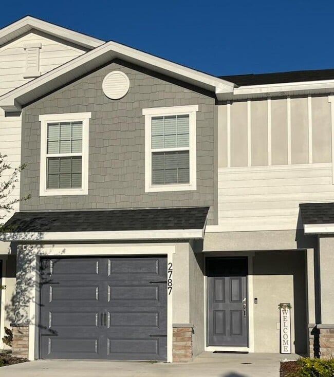 Stunning Plant City Townhouse - Stunning Plant City Townhouse