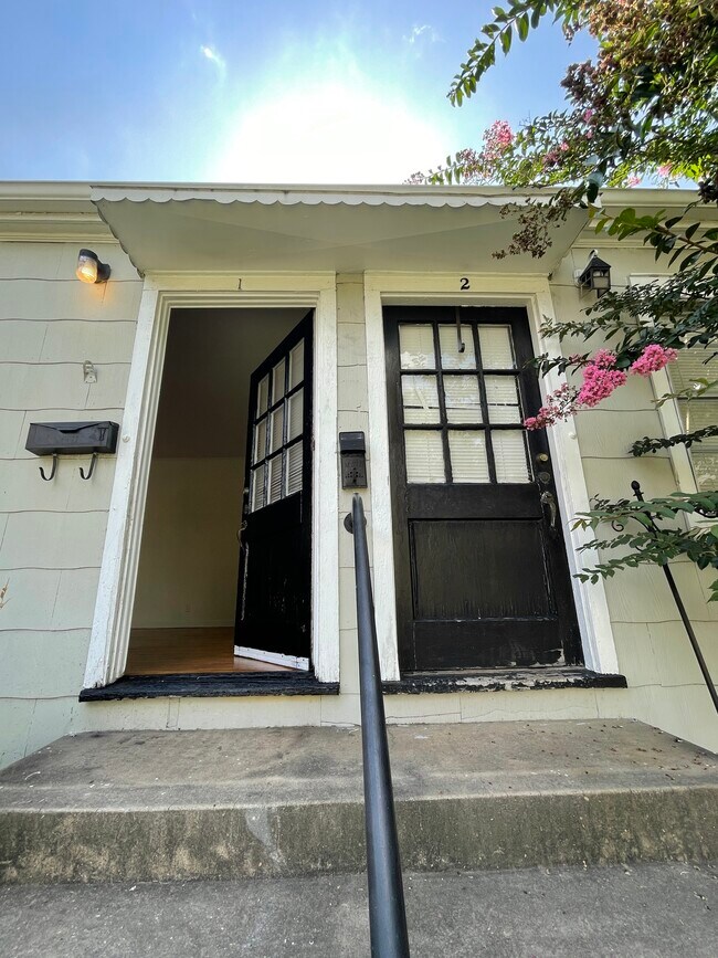 Foto del edificio - 912 Oxmoor Rd