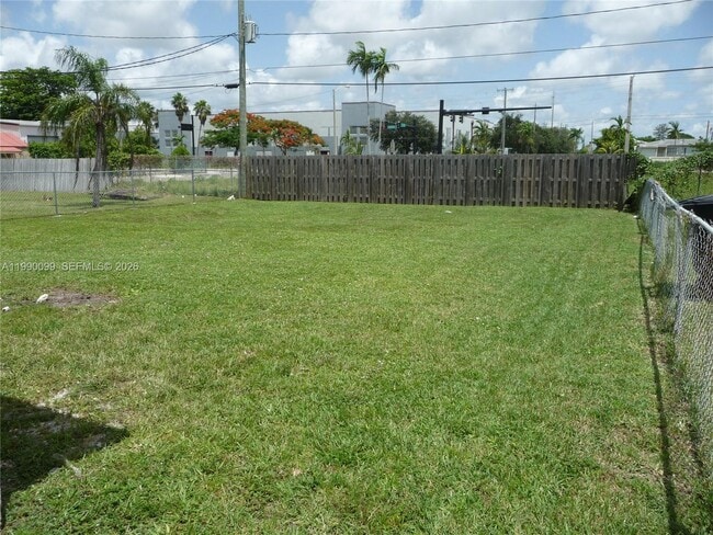 Foto del edificio - 841 NW 10th St