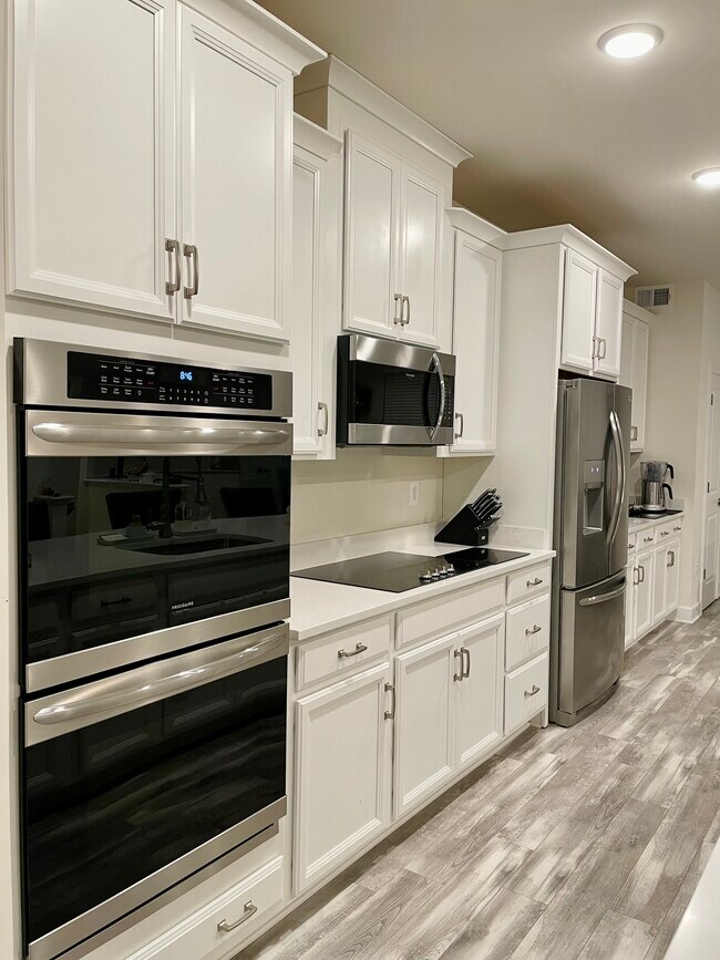 Foto del edificio - 8970 Englewood Farms Dr