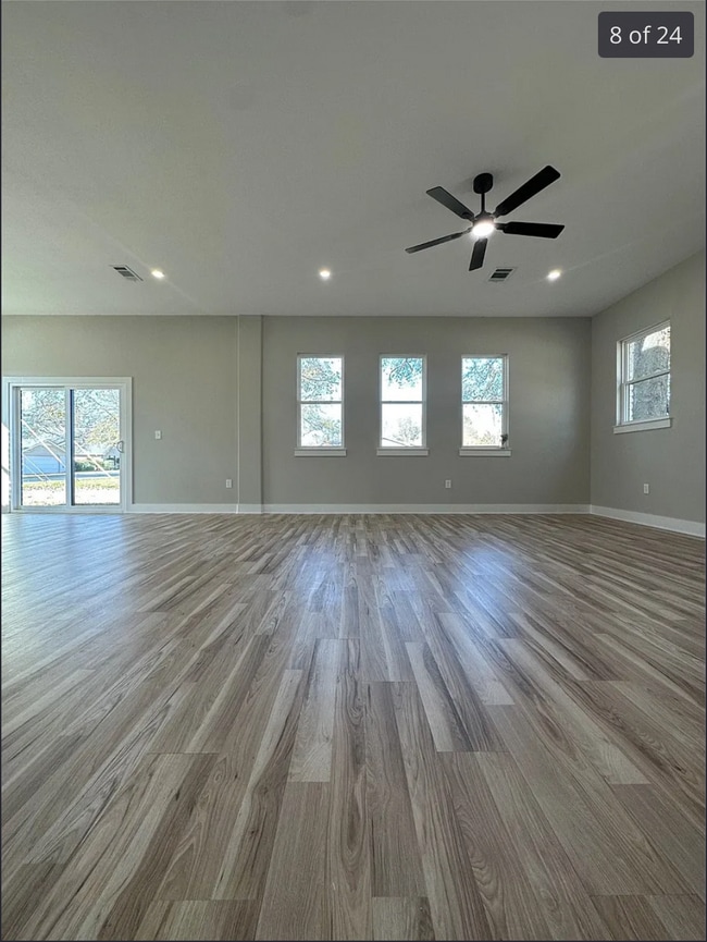 Concepto de planta abierta. Sala de estar, comedor - 118 Little John St