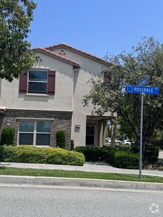 Building Photo - 961 Sweetbriar Ln