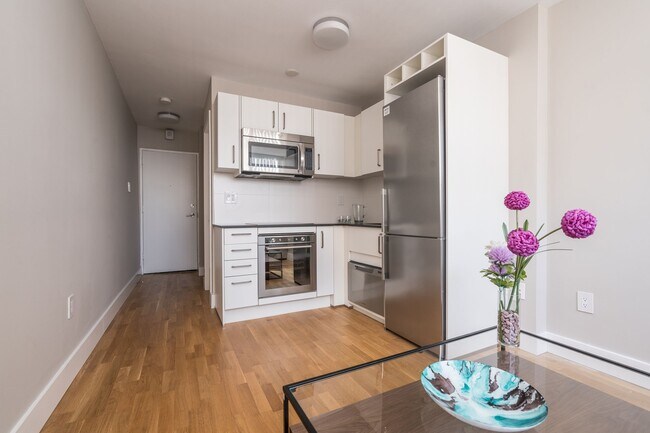 Photo du bâtiment - 730 St Clarens Ave