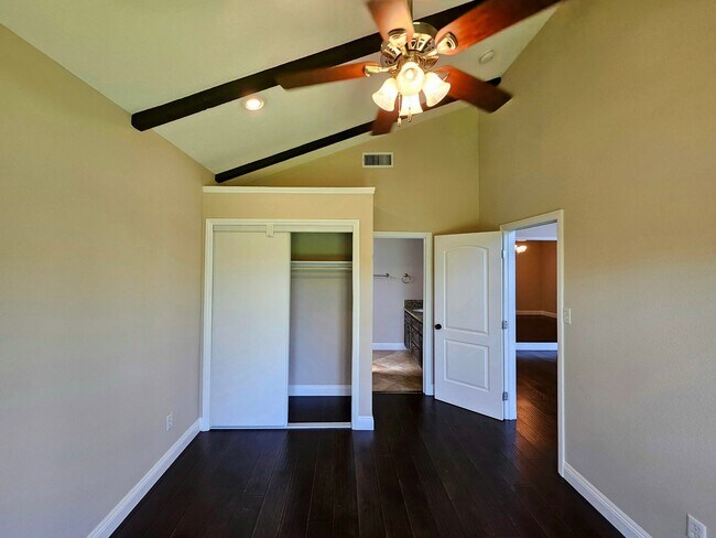 Building Photo - Stunning Remodeled Home with Modern Upgrades