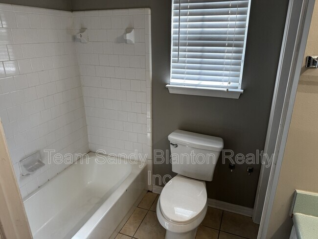 Building Photo - 9184 Arand Dr