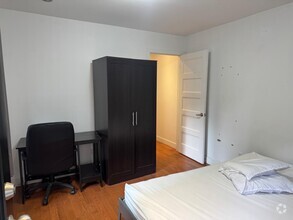 Building Photo - 3710 Av Coloniale