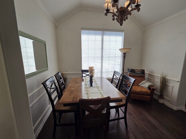 Comedor - 2684 Britany Cir
