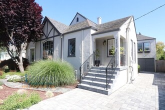Building Photo - 749 Collier Dr
