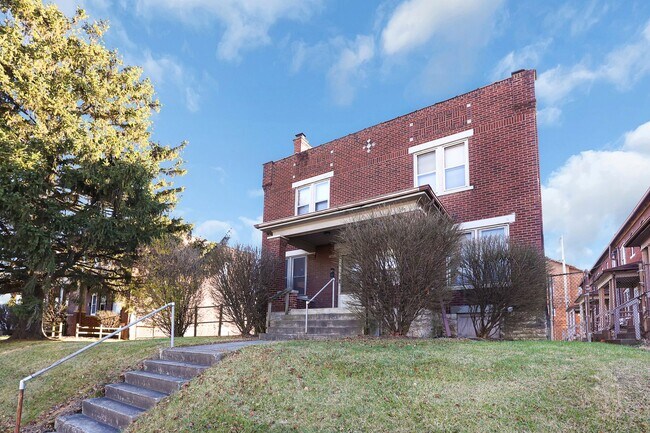 Building Photo - 1259 E Livingston Ave