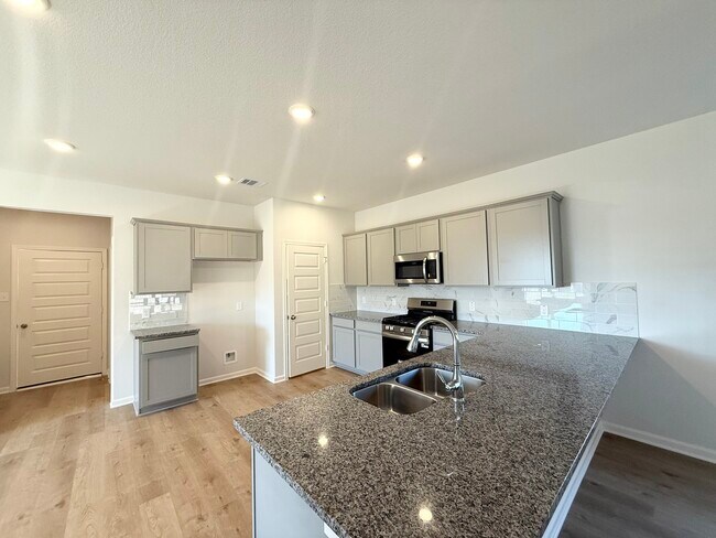 Foto del edificio - 15455 Foresail Ln