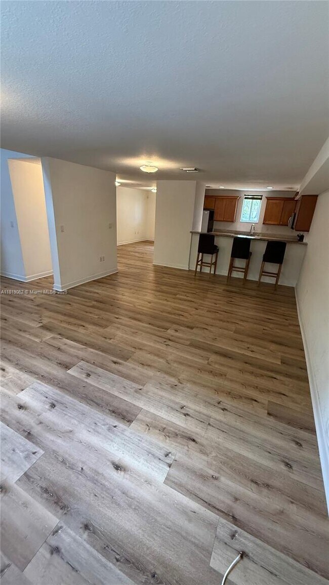 Foto del edificio - 5838 Devonshire Blvd
