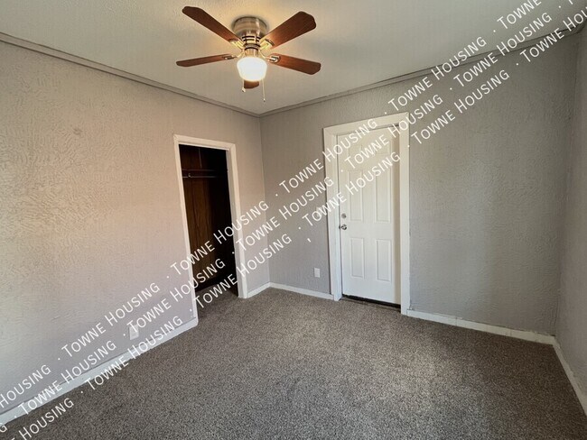 Foto del edificio - 114 Huetter Ave