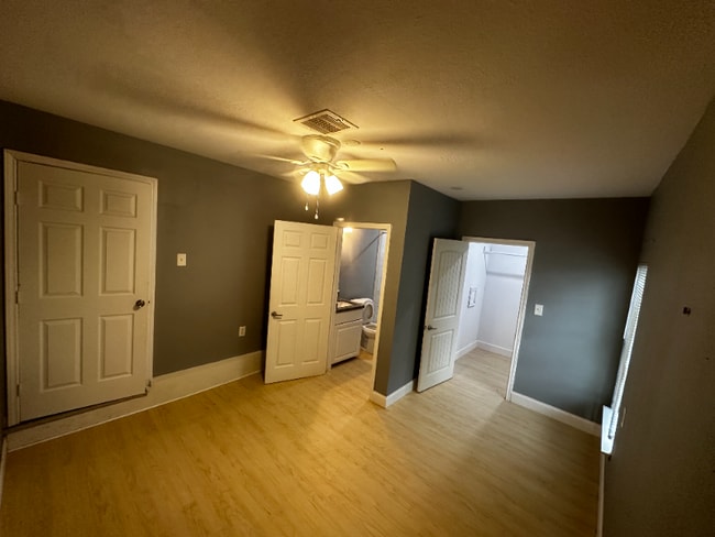 Foto del edificio - 8906 Lockwood Dr