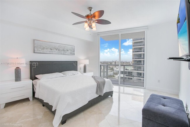 Building Photo - 6515 Collins Ave