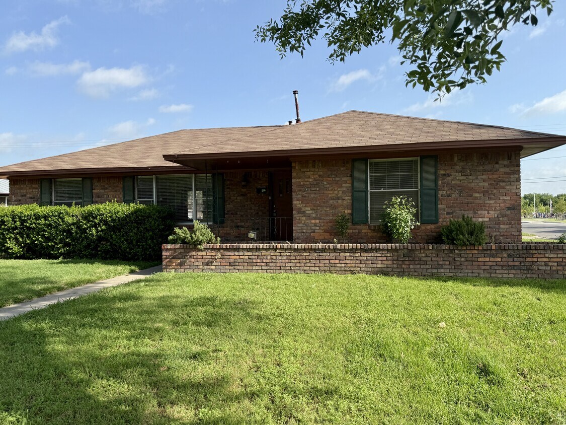 Foto principal - 1402 Linden Dr