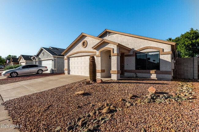 Building Photo - 3122 W Donald Dr