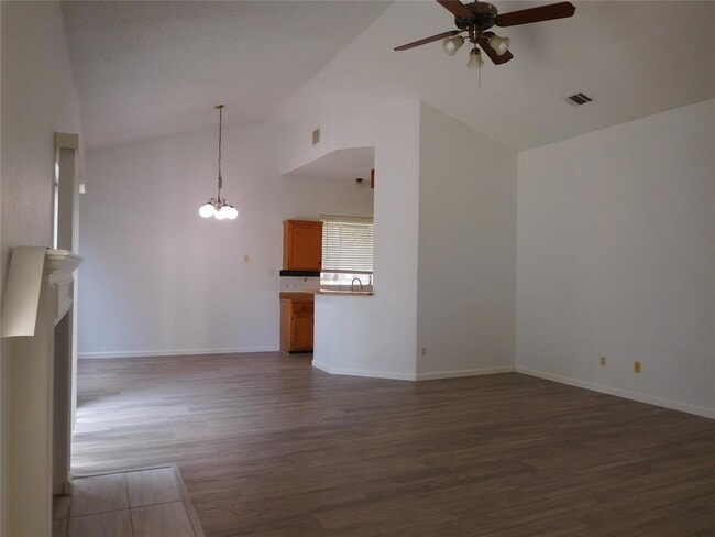 Building Photo - 2202 Quiet Wood Dr