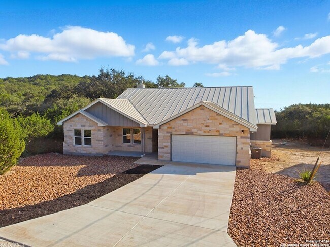 Foto del edificio - 207 Deer Oaks Dr