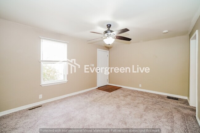 Foto del edificio - 2468 McGuffey Rd