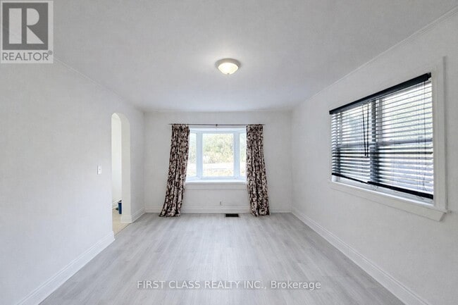 Photo du bâtiment - 2081 Metro Rd N