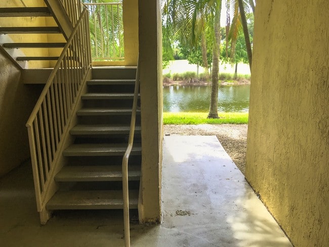 Your Lake View Entrance - 437 Vista Isles Dr