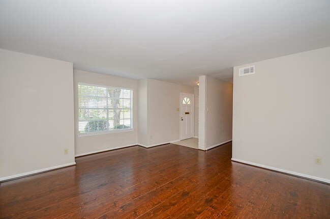 Building Photo - 10313 Briar Forest Dr
