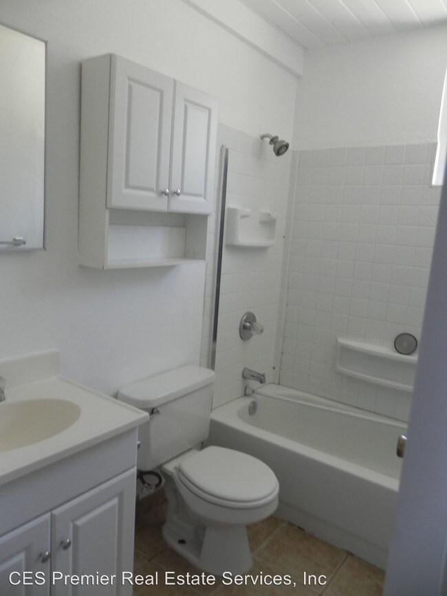 Building Photo - 3 br, 1 bath House - 220 Montalvin Dr