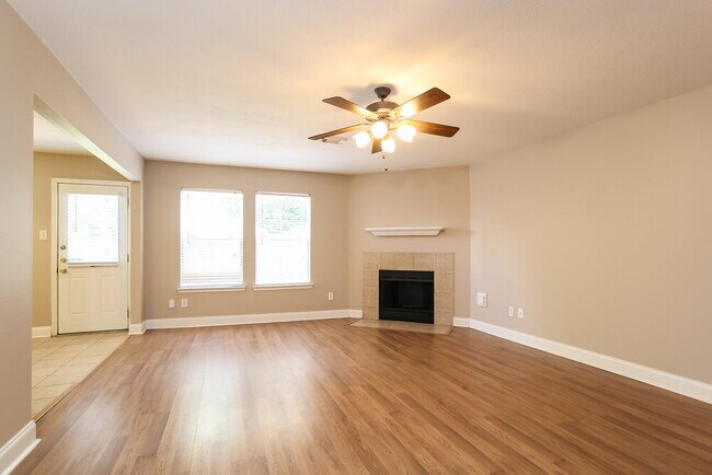 Foto del edificio - 19530 Sandy Bank Dr