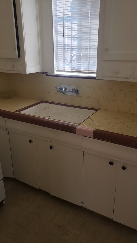 Foto principal - 342 W 52nd Pl