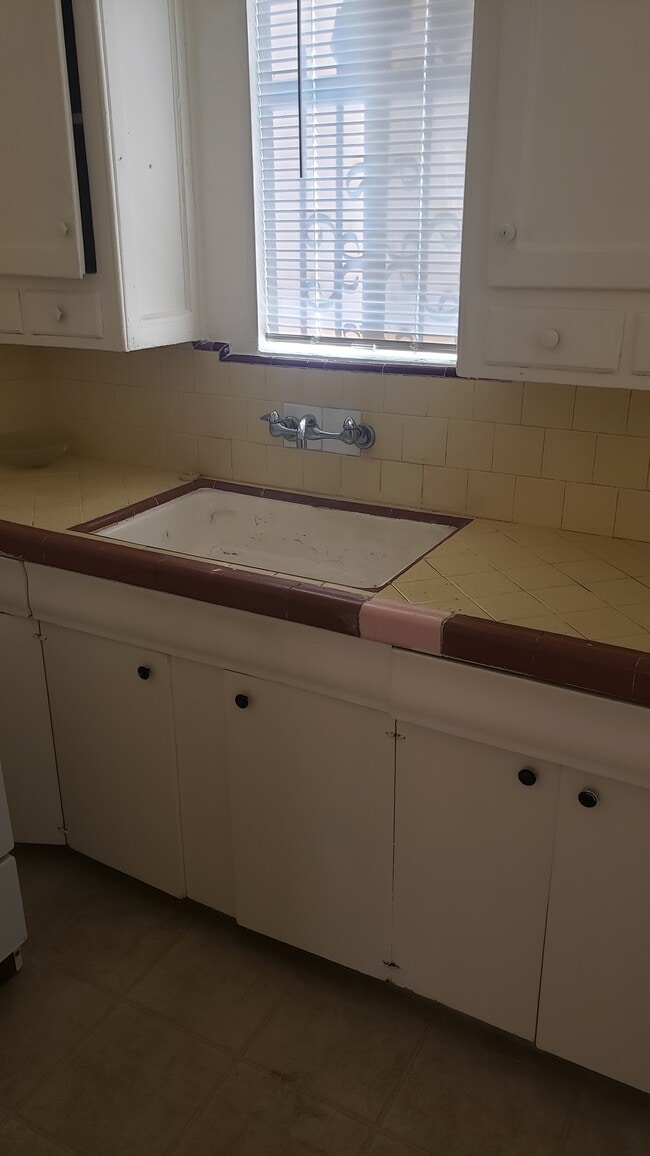 342 W 52nd Pl