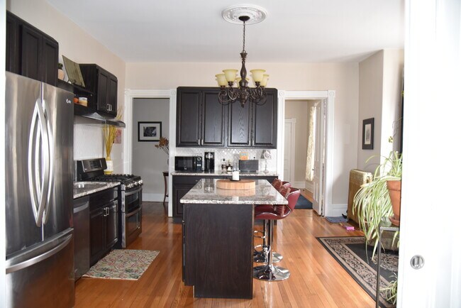 Foto del edificio - 556 Ashland Ave