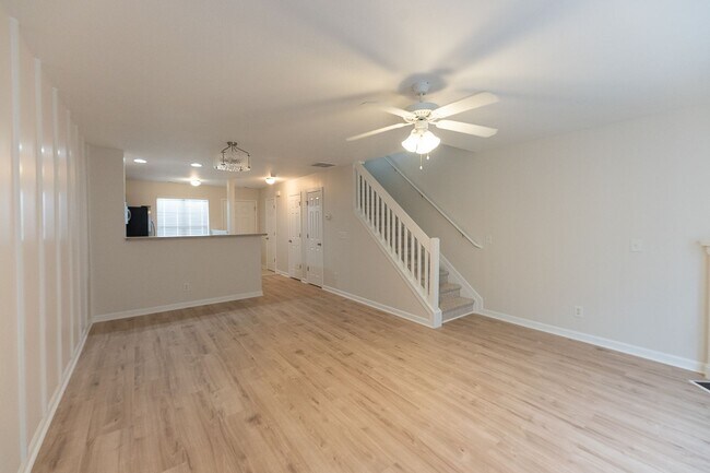 Building Photo - Beautifully Updated 2-Bedroom, 2.5-Bath Townhome in Greensboro