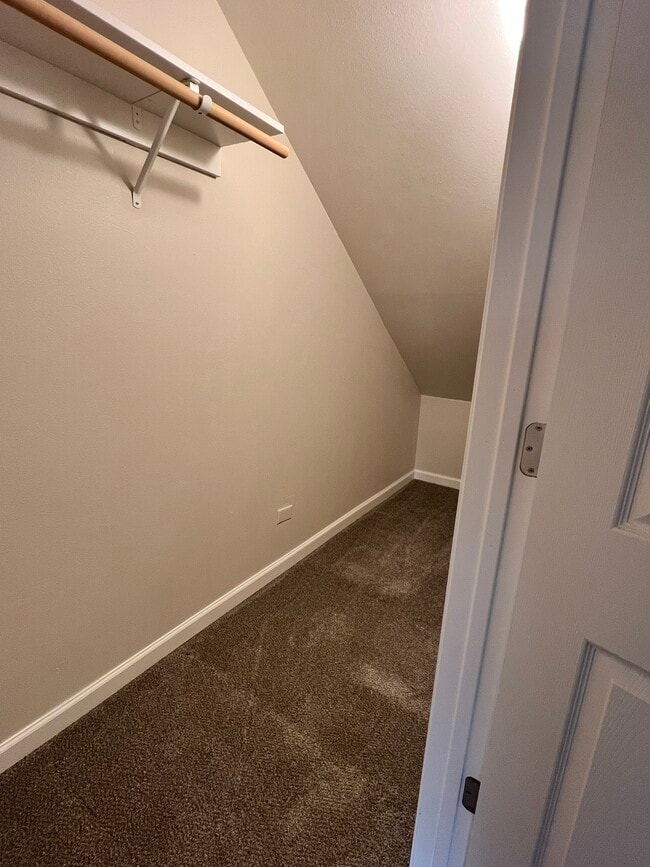 Building Photo - 5553 Glenridge Way