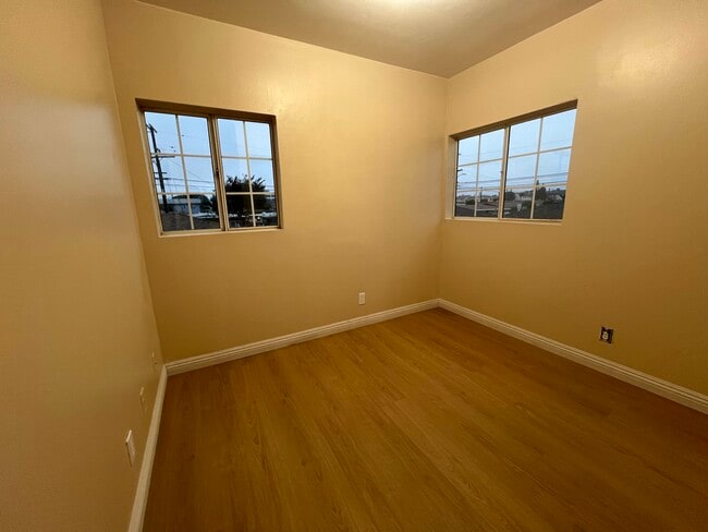 Foto del edificio - 15408 Freeman Ave