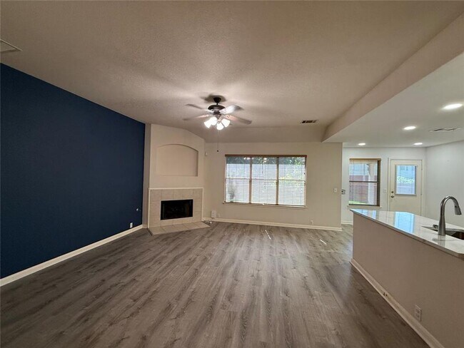 Building Photo - Beautiful 3 bed 2 bath house on corner lot
