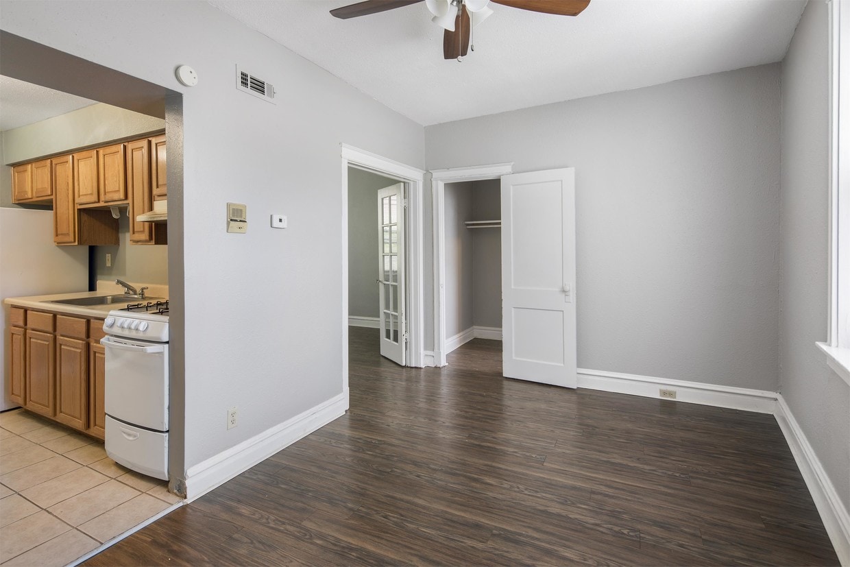 45034511 Arco Ave Unit 45111W, St. Louis, MO 63110 Room for Rent in