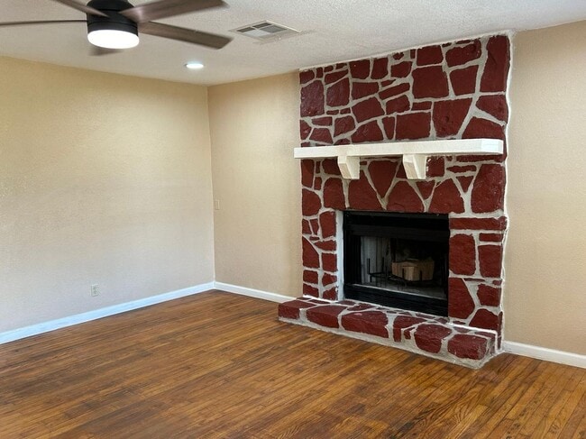 Building Photo - 5560 FM1103