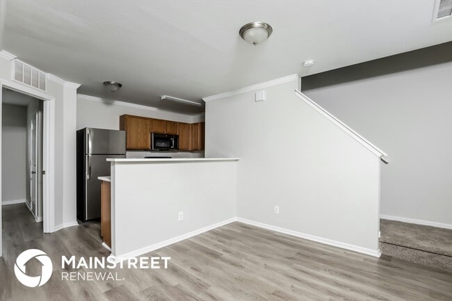 Foto del edificio - 753 Runningbrook Ln
