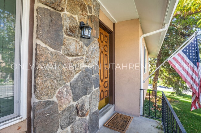 Building Photo - 2850 Indian Hills Dr