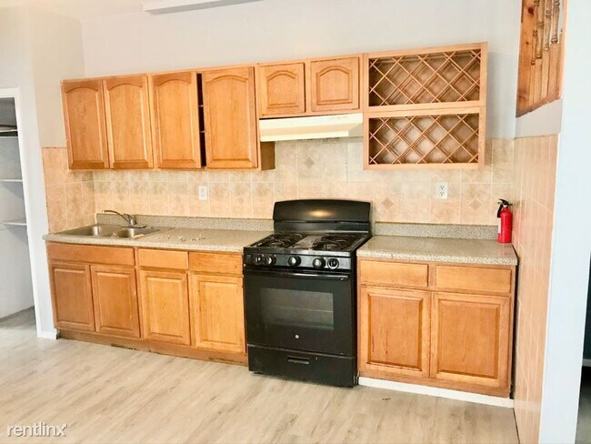 Building Photo - 3 br, 1 bath Townhome - 801 Mt. Prospect Ave.