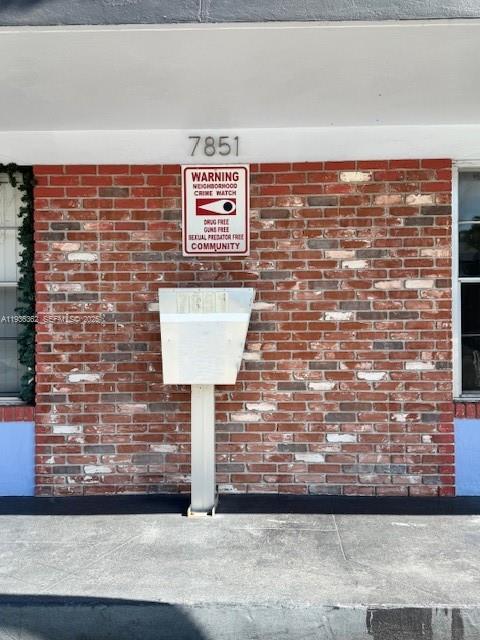 Foto del edificio - 7851 Dunham Blvd