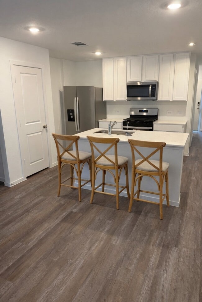 Building Photo - 23732 Patchouli Ter Dr