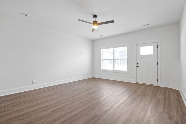 Building Photo - 318 Front Rdg Cir