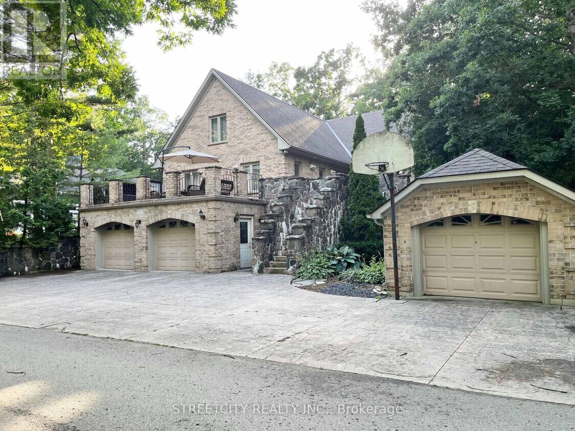 Primary Photo - 17 Summit Ave