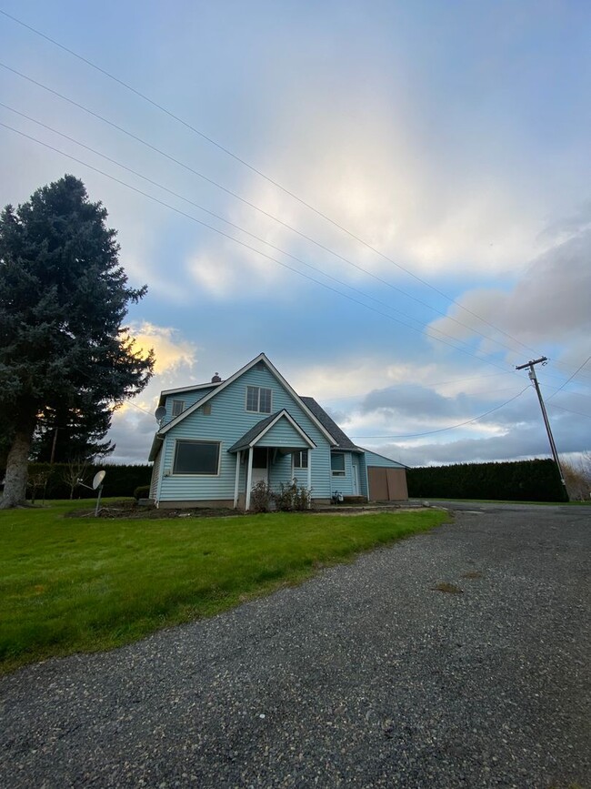 Building Photo - 4 Bedroom 1 1/2 Bath Home| Hood River