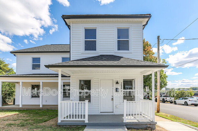 Building Photo - 1424 William St