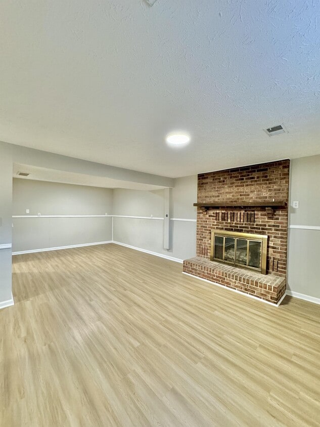 Building Photo - 609 Martin Dr