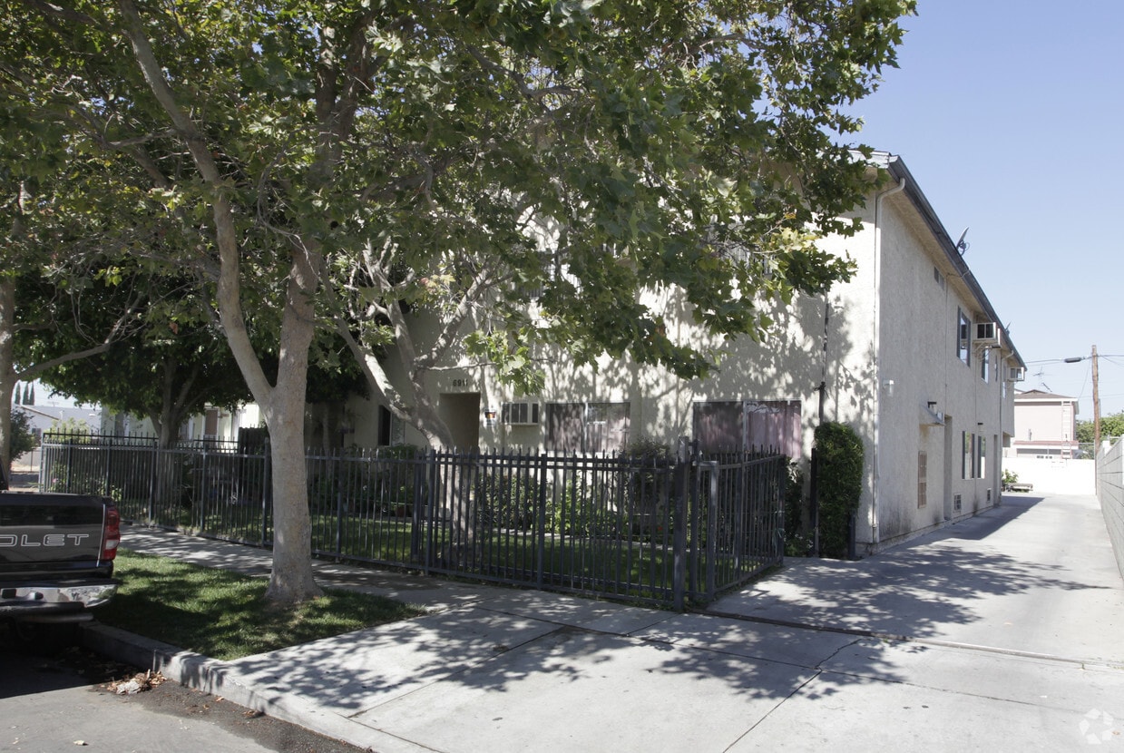 Primary Photo - 6911 Ben Ave