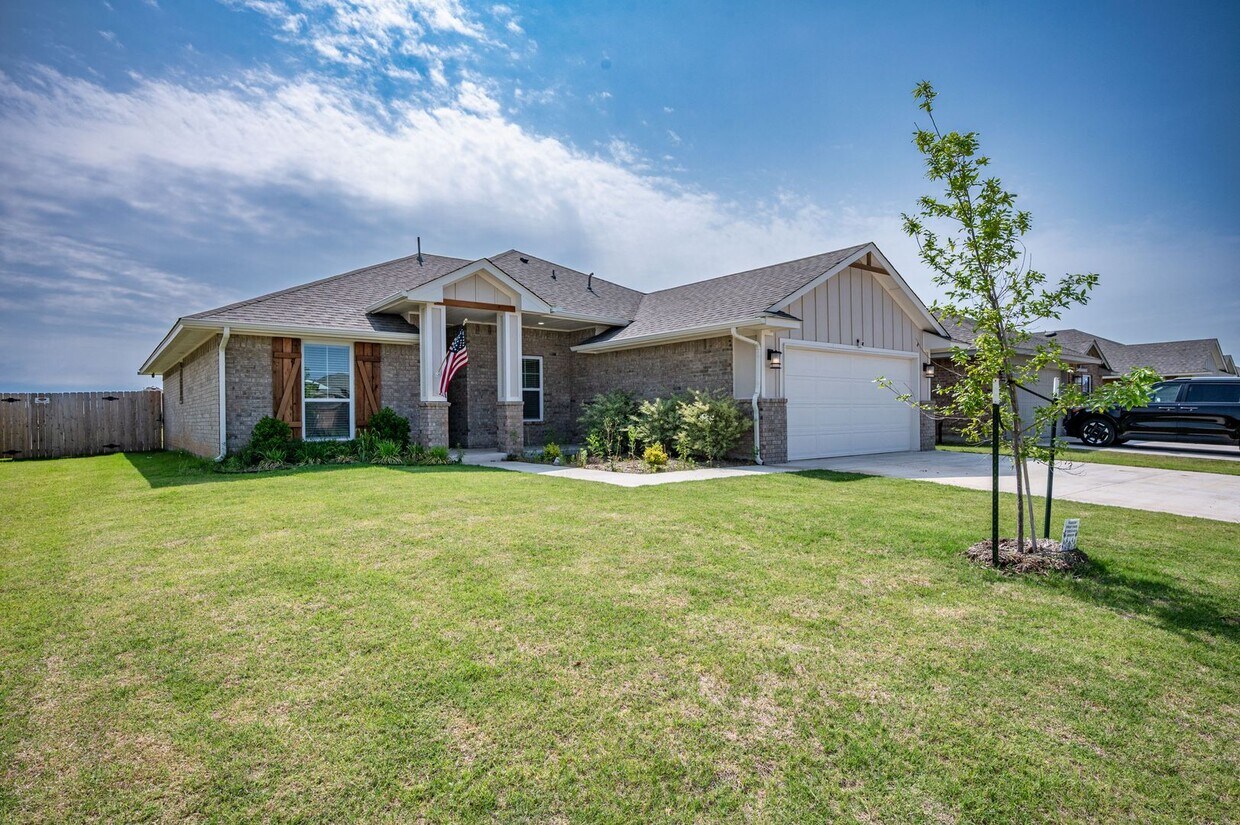 Primary Photo - Welcome Home! This beautiful 3 bed home in...