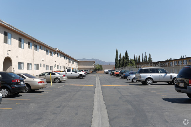 PARKING AREA - Studio Pointe Apartments